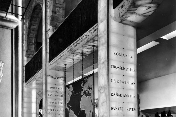 09c_new-york-pavilionul-româniei-interior,-foto-underwood,-arhiva-fam-cantacuzino-londraBA8FB344-A9E9-C3C5-0CF4-B7FFBF2DFBBF.jpg